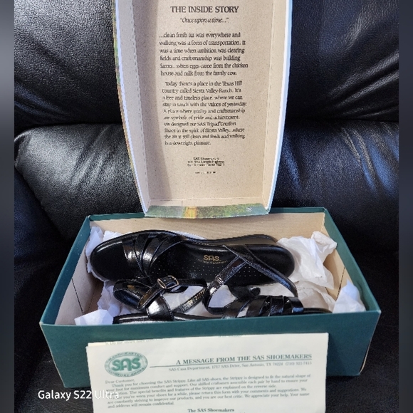 EUC in Original Box Quarter Strap Wedge Sandal - Picture 11 of 11